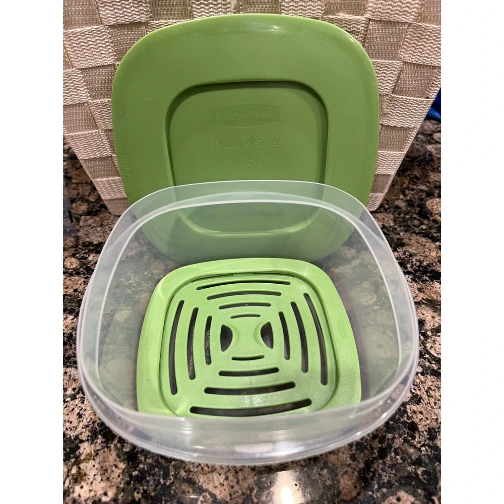Rubbermaid Produce Saver 5 Cup Food Storage Container Green Lid with CrispTray